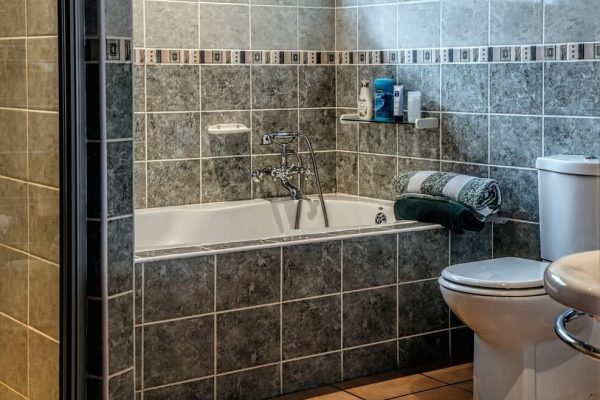8 ideas para reformar un baño pequeño con poco presupuesto